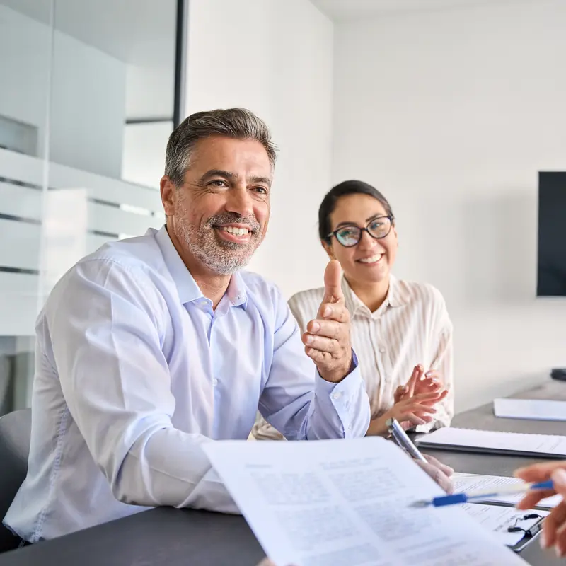 Cliente contento tras resolver su reclamación